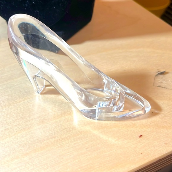 Plastic Disney world mini Cinderella glass slipper - Picture 2 of 4